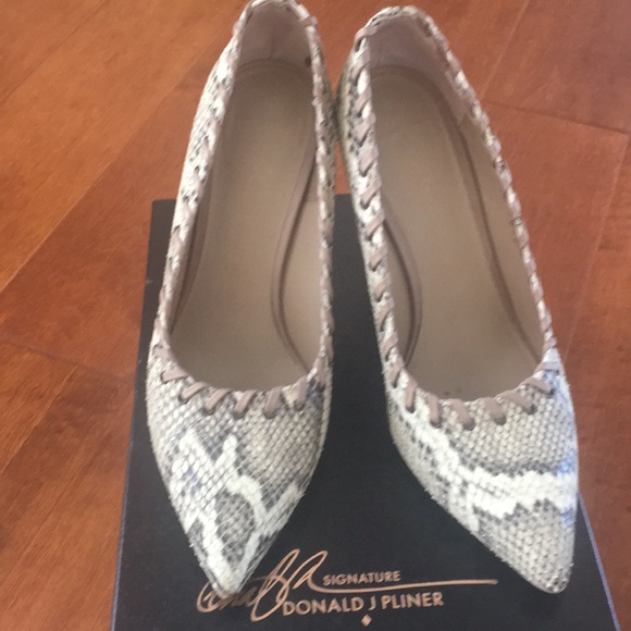 💕Donald Pliner 💕python print leather shoes 8.5 - Picture 1 of 5